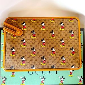 GUCCI x Disney GG Supreme Logo Mickey Mouse Zippered Luxury Pouch Handbag NWT